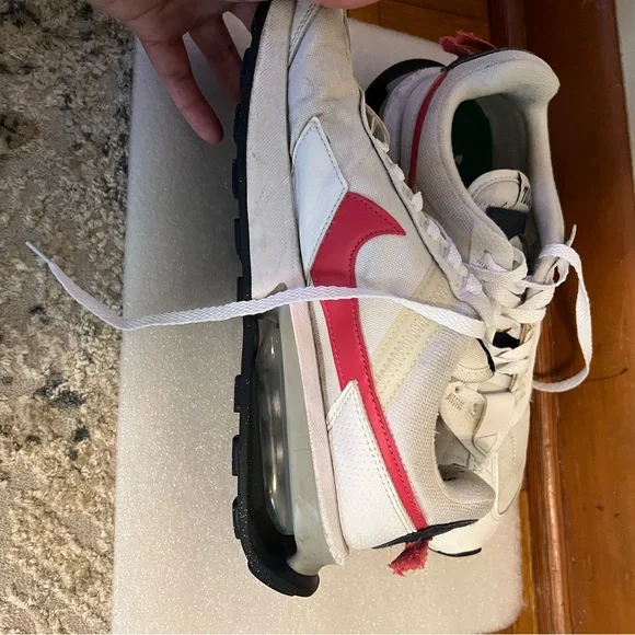 Nike Women Tennis Shoes - Picture 10 of 11